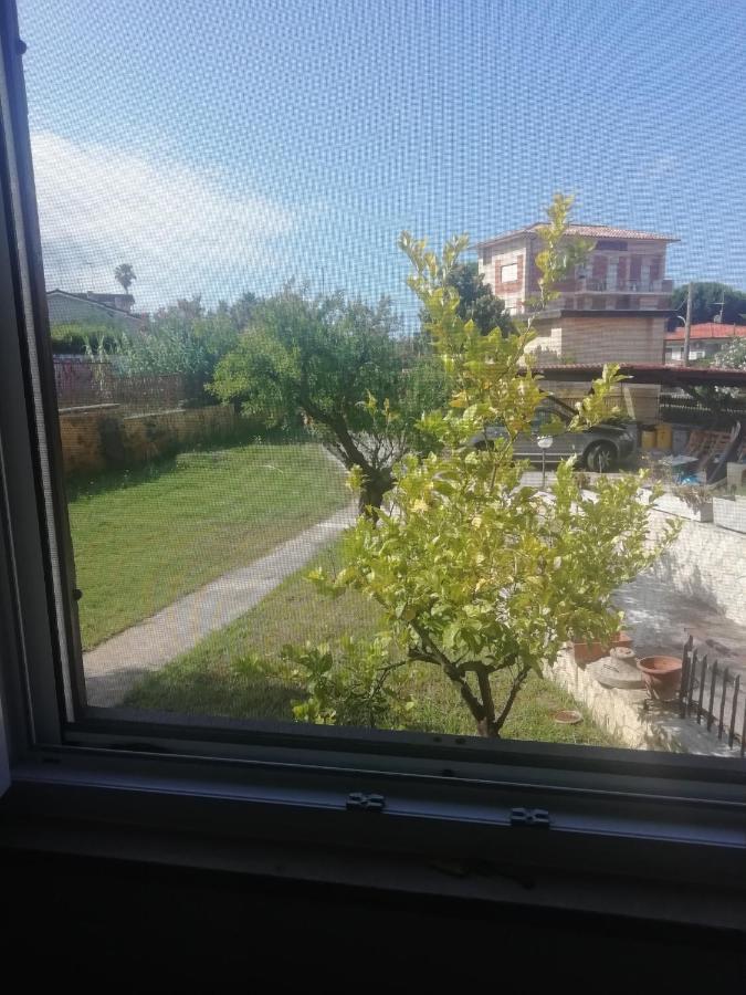 Villa Giuliana Stanze Con Bagno Interno In Villa A 350 Mt Spiaggia Libera Lido Delle Sirene Анцио Экстерьер фото