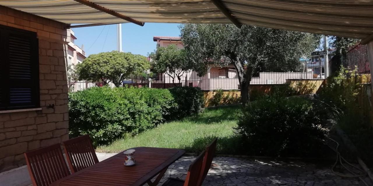 Villa Giuliana Stanze Con Bagno Interno In Villa A 350 Mt Spiaggia Libera Lido Delle Sirene Анцио Экстерьер фото