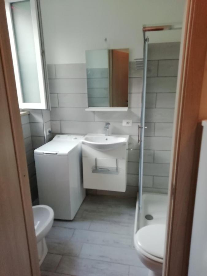 Villa Giuliana Stanze Con Bagno Interno In Villa A 350 Mt Spiaggia Libera Lido Delle Sirene Анцио Экстерьер фото