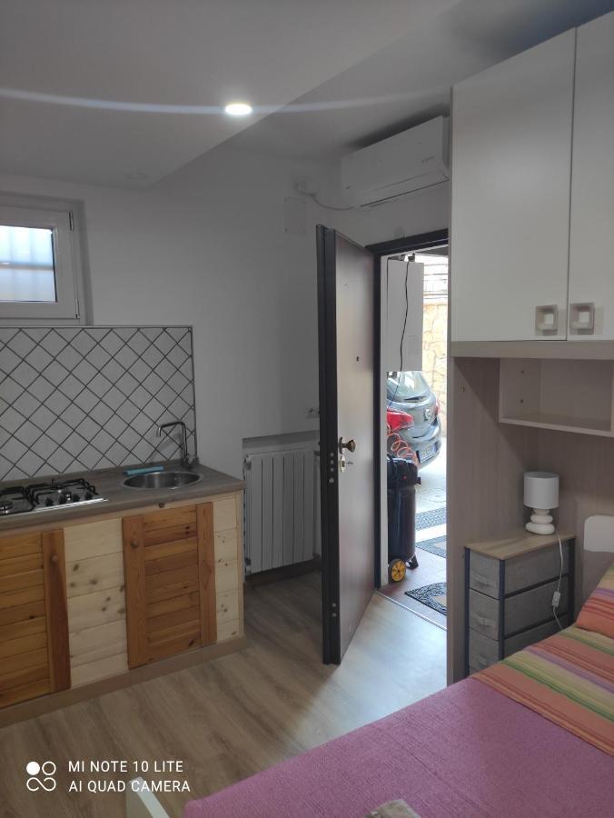 Villa Giuliana Stanze Con Bagno Interno In Villa A 350 Mt Spiaggia Libera Lido Delle Sirene Анцио Экстерьер фото