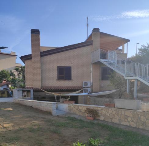 Villa Giuliana Stanze Con Bagno Interno In Villa A 350 Mt Spiaggia Libera Lido Delle Sirene Анцио Экстерьер фото