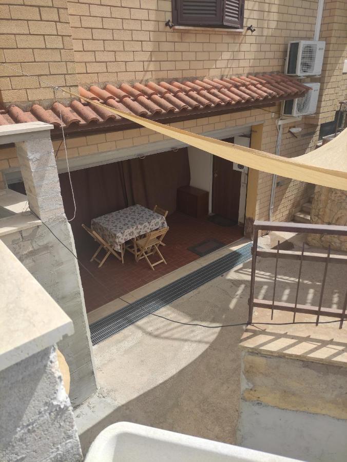 Villa Giuliana Stanze Con Bagno Interno In Villa A 350 Mt Spiaggia Libera Lido Delle Sirene Анцио Экстерьер фото