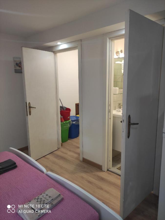 Villa Giuliana Stanze Con Bagno Interno In Villa A 350 Mt Spiaggia Libera Lido Delle Sirene Анцио Экстерьер фото