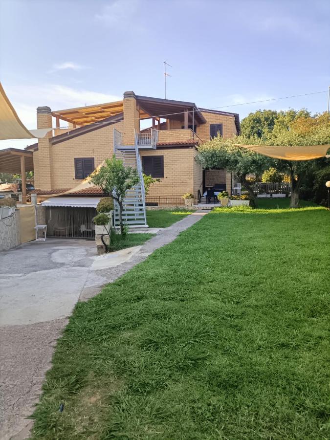 Villa Giuliana Stanze Con Bagno Interno In Villa A 350 Mt Spiaggia Libera Lido Delle Sirene Анцио Экстерьер фото