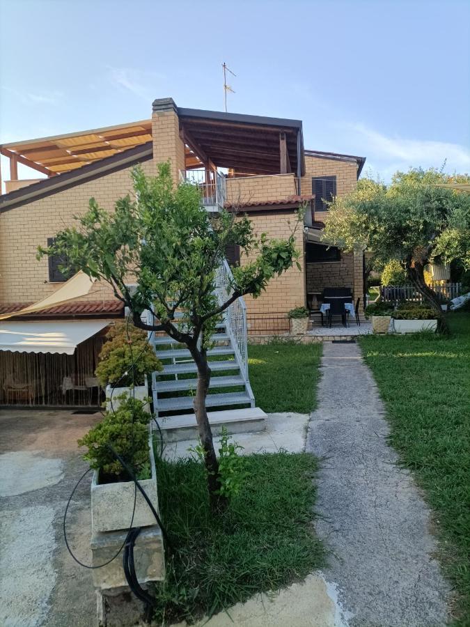 Villa Giuliana Stanze Con Bagno Interno In Villa A 350 Mt Spiaggia Libera Lido Delle Sirene Анцио Экстерьер фото