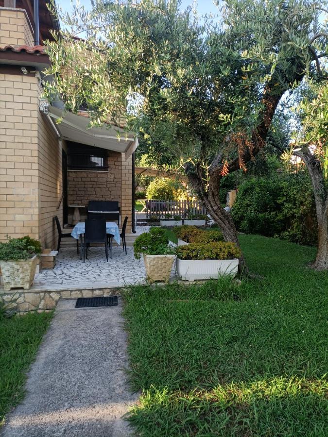Villa Giuliana Stanze Con Bagno Interno In Villa A 350 Mt Spiaggia Libera Lido Delle Sirene Анцио Экстерьер фото