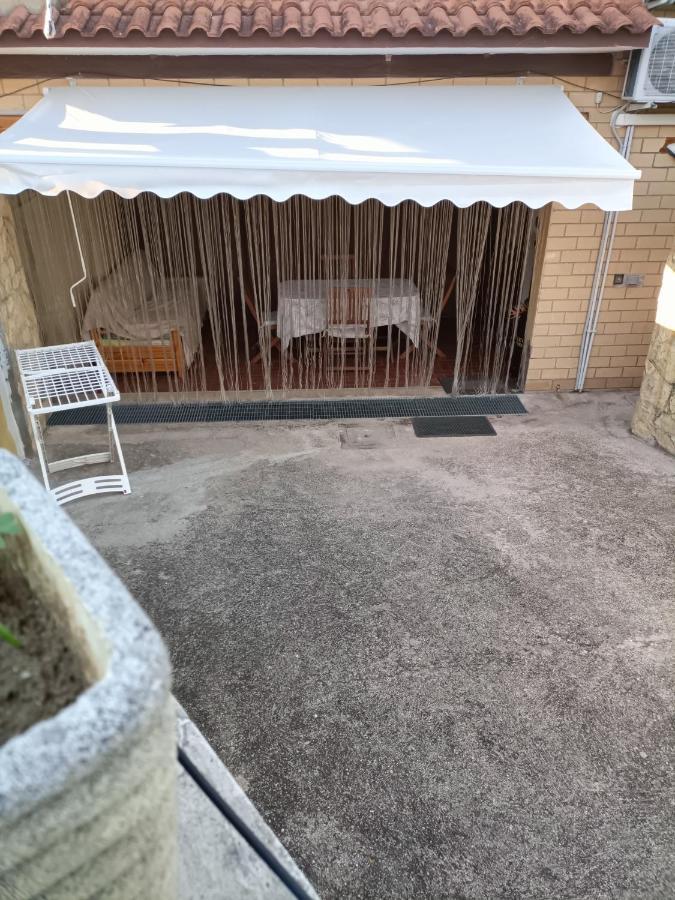 Villa Giuliana Stanze Con Bagno Interno In Villa A 350 Mt Spiaggia Libera Lido Delle Sirene Анцио Экстерьер фото